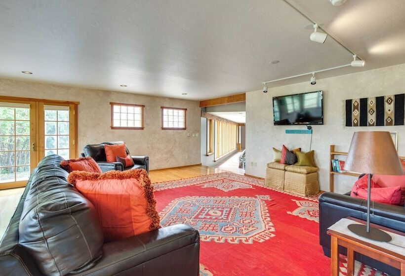 Montrose Family Home W/ Yard & Fruit Trees!