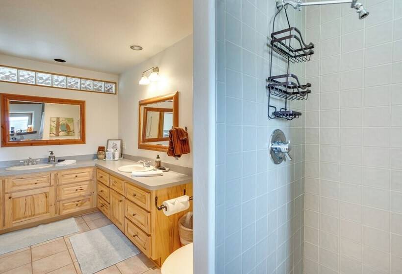 Montrose Family Home W/ Yard & Fruit Trees!