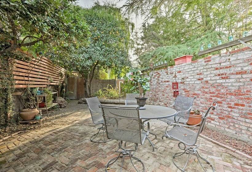 Historic Downtown Escape   Steps To Levee Park!