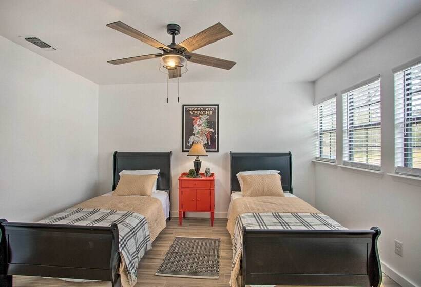 Spacious Lakefront Home W/ Fire Pit & Fun Barn!