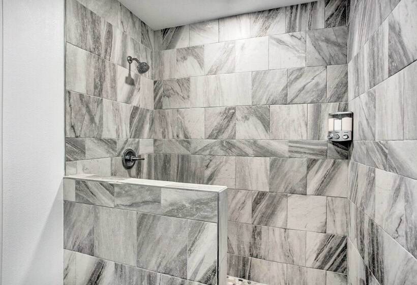 Spacious Lakefront Home W/ Fire Pit & Fun Barn!