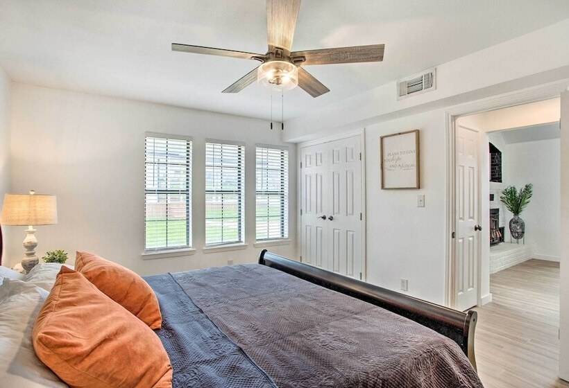 Spacious Lakefront Home W/ Fire Pit & Fun Barn!