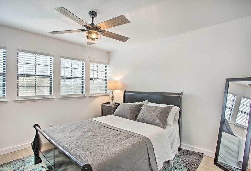 Spacious Lakefront Home W/ Fire Pit & Fun Barn!