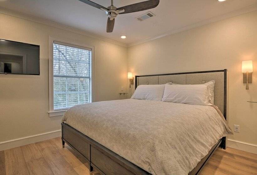 Updated & Modern House < 1 Mi To Dtwn Bentonville!