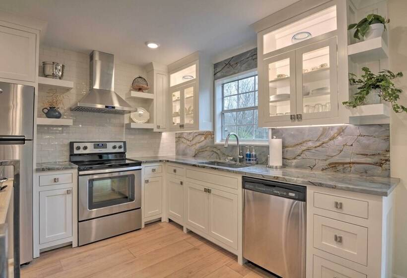 Updated & Modern House < 1 Mi To Dtwn Bentonville!