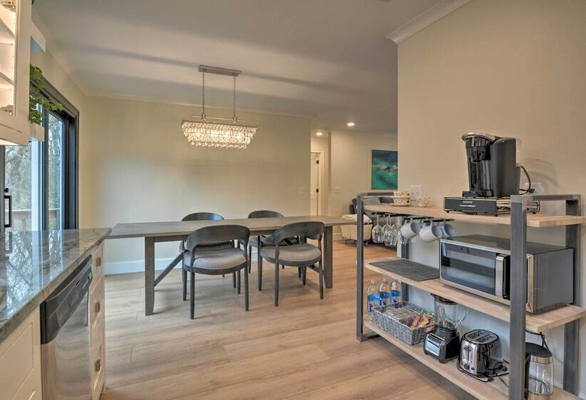 Updated & Modern House < 1 Mi To Dtwn Bentonville!