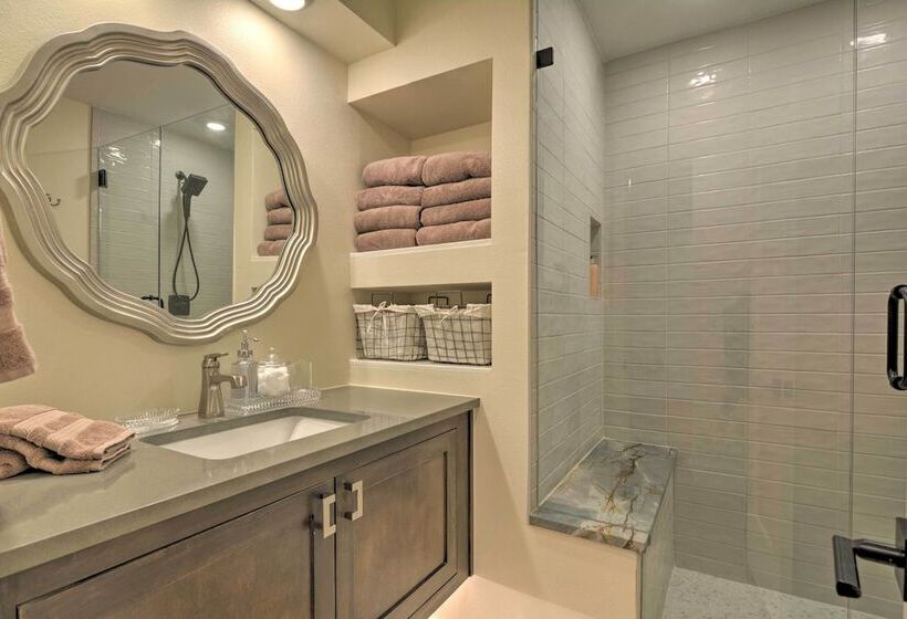 Updated & Modern House < 1 Mi To Dtwn Bentonville!