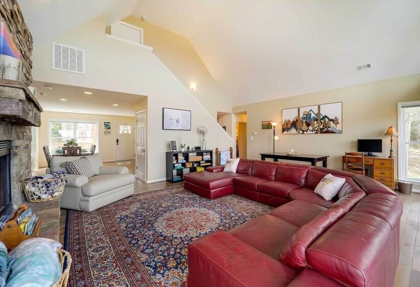 Sugar Mountain Retreat W/ Deck, Grill & Fire Pit!