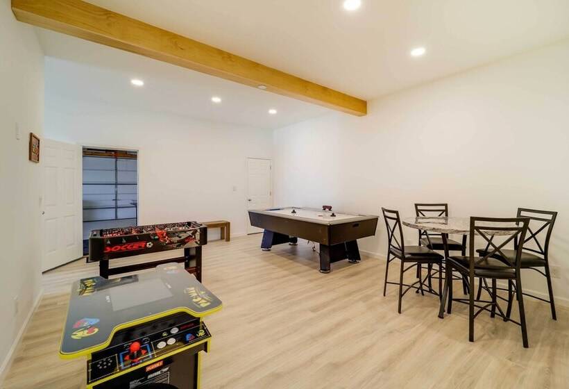 Sugar Mountain Retreat W/ Deck, Grill & Fire Pit!