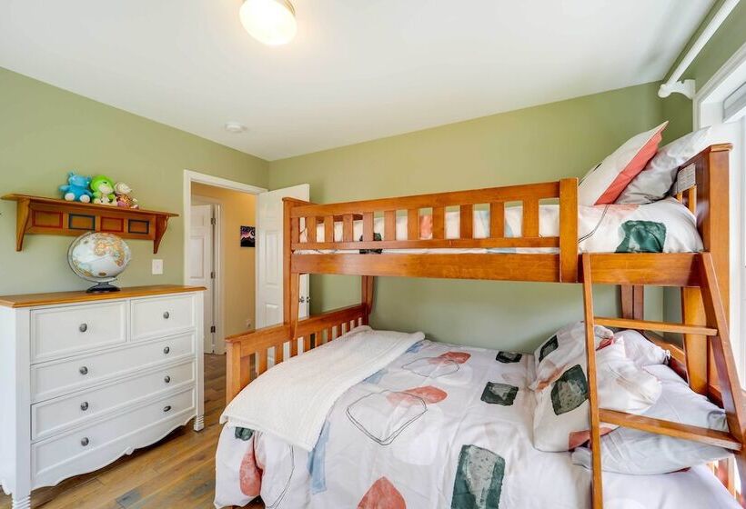 Sugar Mountain Retreat W/ Deck, Grill & Fire Pit!