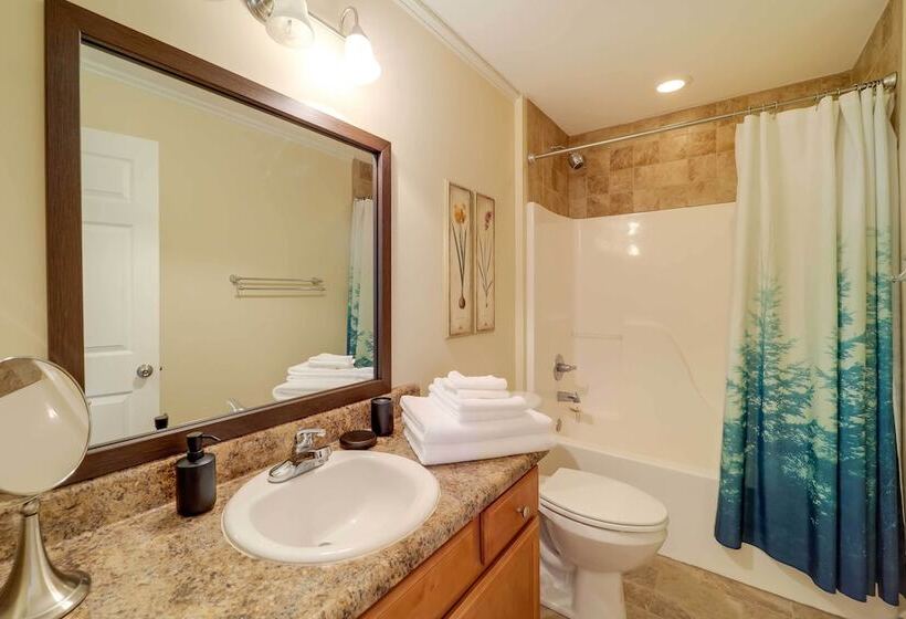 Sugar Mountain Retreat W/ Deck, Grill & Fire Pit!