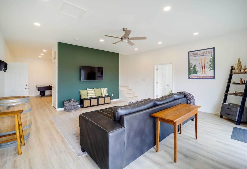 Sugar Mountain Retreat W/ Deck, Grill & Fire Pit!