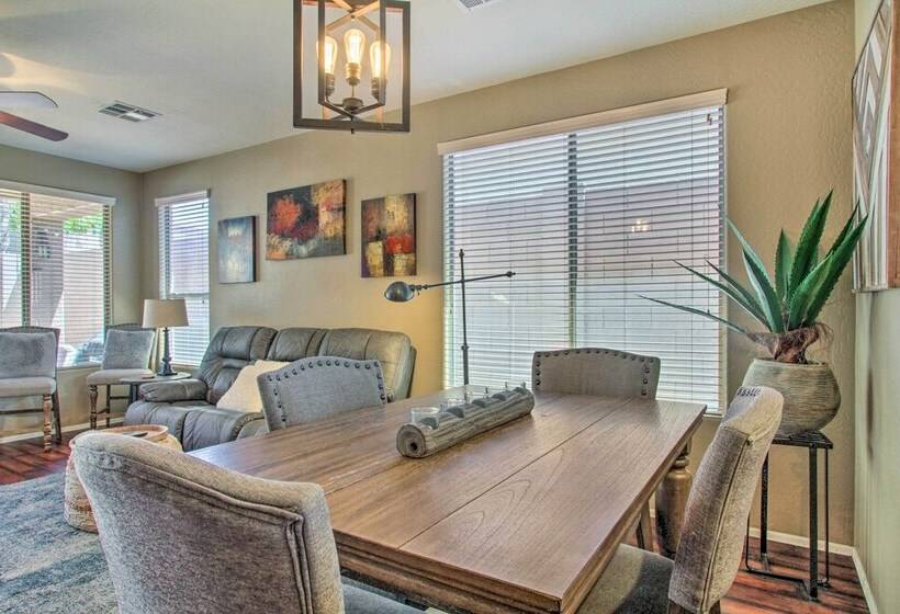 North Phoenix Home W/ Community Pools!