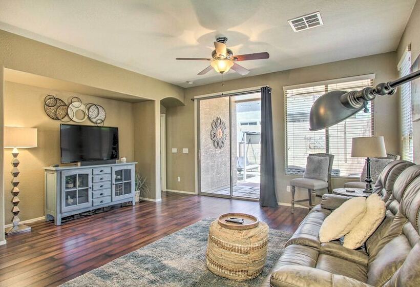 North Phoenix Home W/ Community Pools!