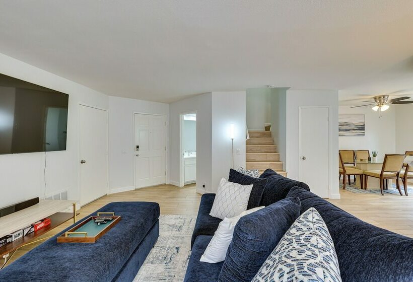 Oceanside Vacation Home W/ Gas Grill + Patio