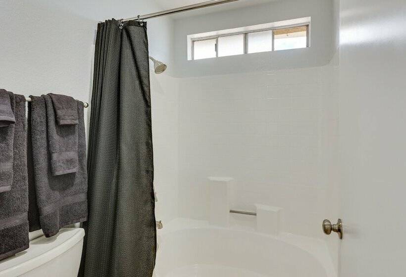 Oceanside Vacation Home W/ Gas Grill + Patio