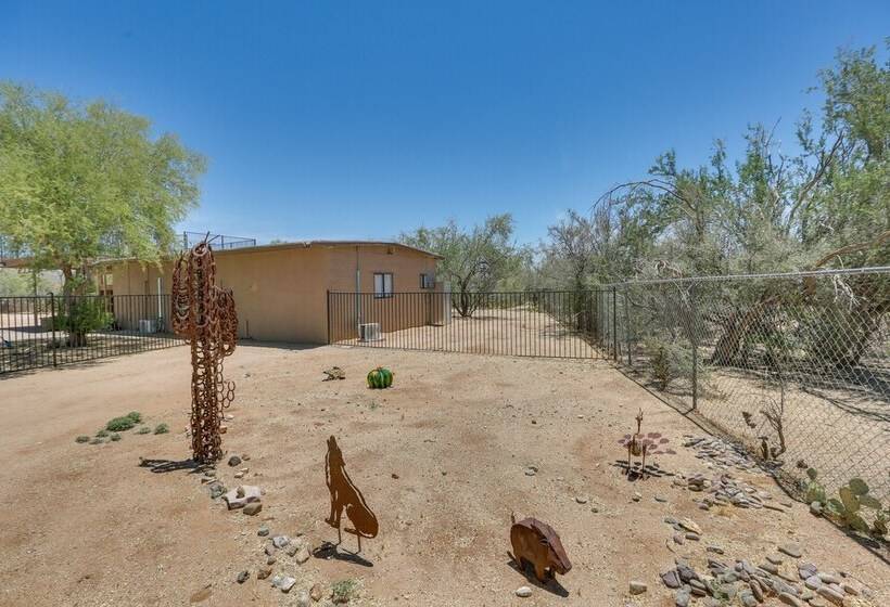 Oro Valley Retreat W/ Pool, Spa & Rooftop Views!