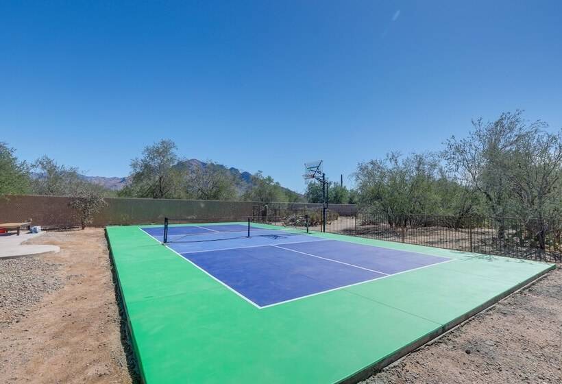 Oro Valley Retreat W/ Pool, Spa & Rooftop Views!