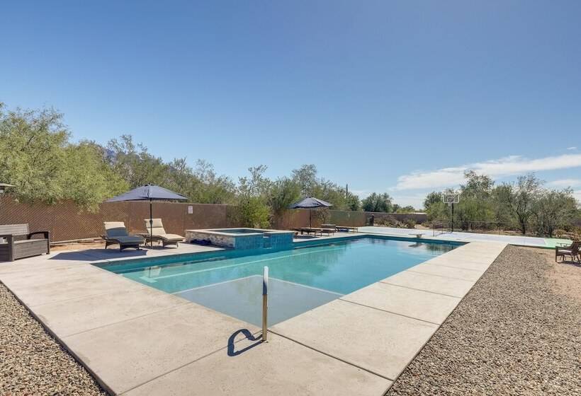 Oro Valley Retreat W/ Pool, Spa & Rooftop Views!