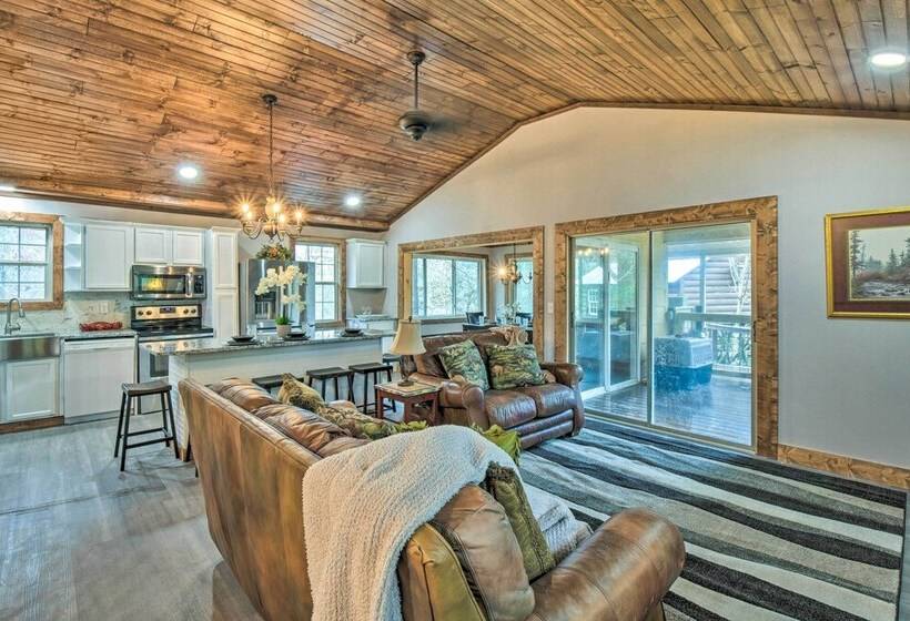 Otto Home W/ Fire Pit, Tree House & Hot Tub!