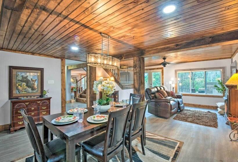 Otto Home W/ Fire Pit, Tree House & Hot Tub!