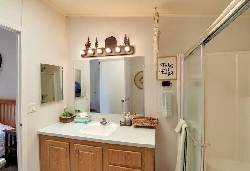 Overgaard Family Retreat W/ Fire Pit & Grill!