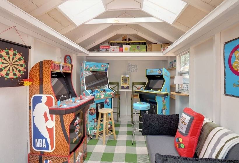 Overgaard Family Retreat W/ Fire Pit & Grill!