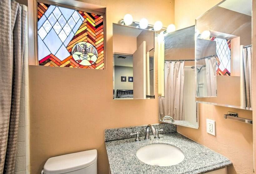 Paradise Valley Cottage Near Hiking Trails!