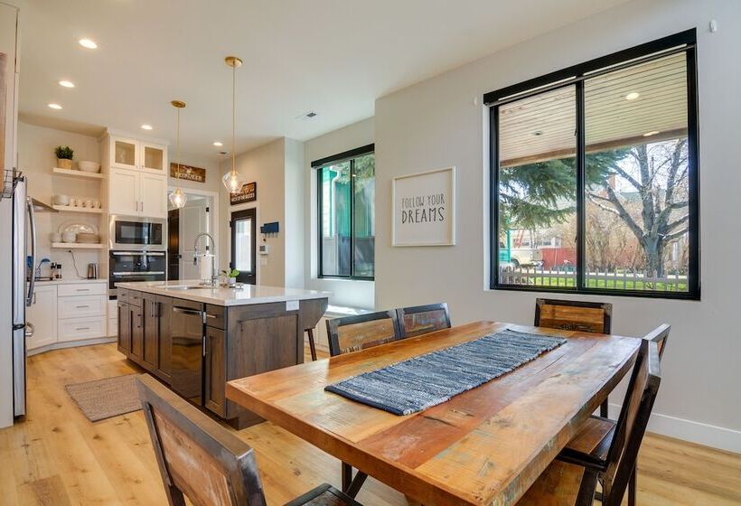 Near Skiing & Hiking: Mtn View Home In Parowan!