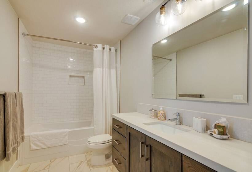 Near Skiing & Hiking: Mtn View Home In Parowan!