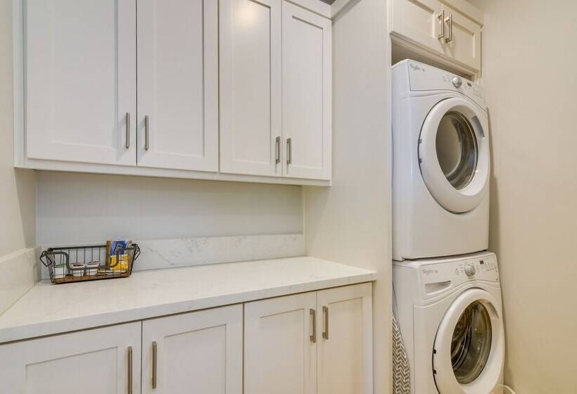 Near Skiing & Hiking: Mtn View Home In Parowan!