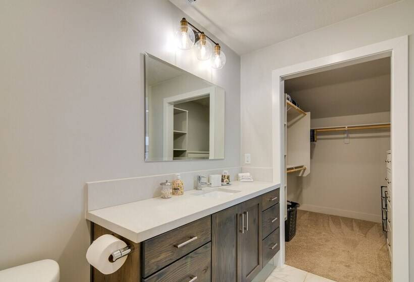 Near Skiing & Hiking: Mtn View Home In Parowan!