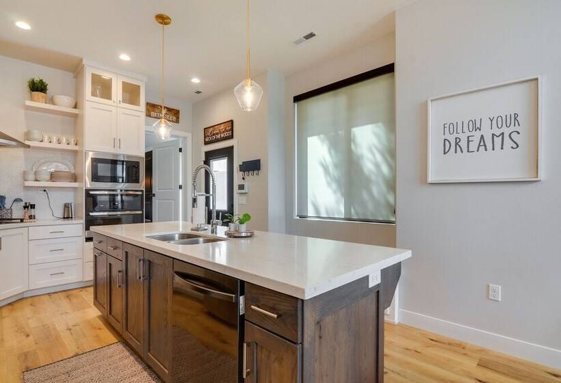 Near Skiing & Hiking: Mtn View Home In Parowan!