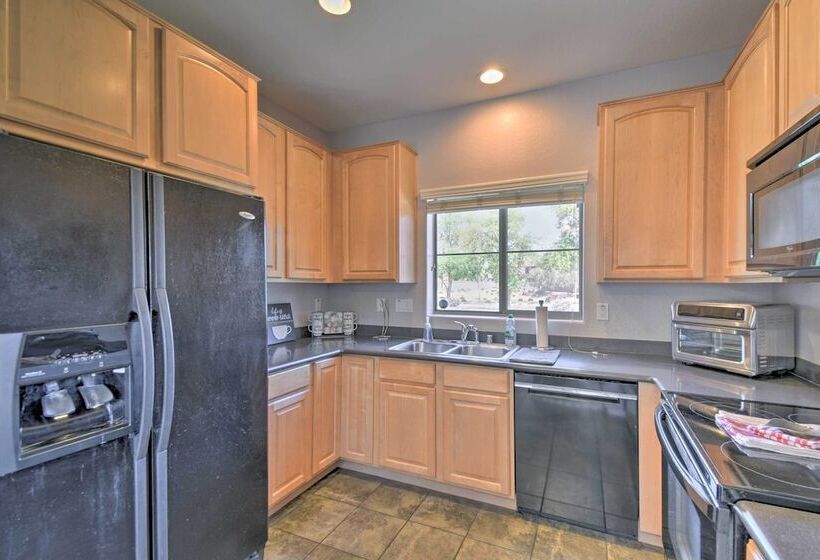 Goodyear Escape W/ Grill: Community Pool Access!