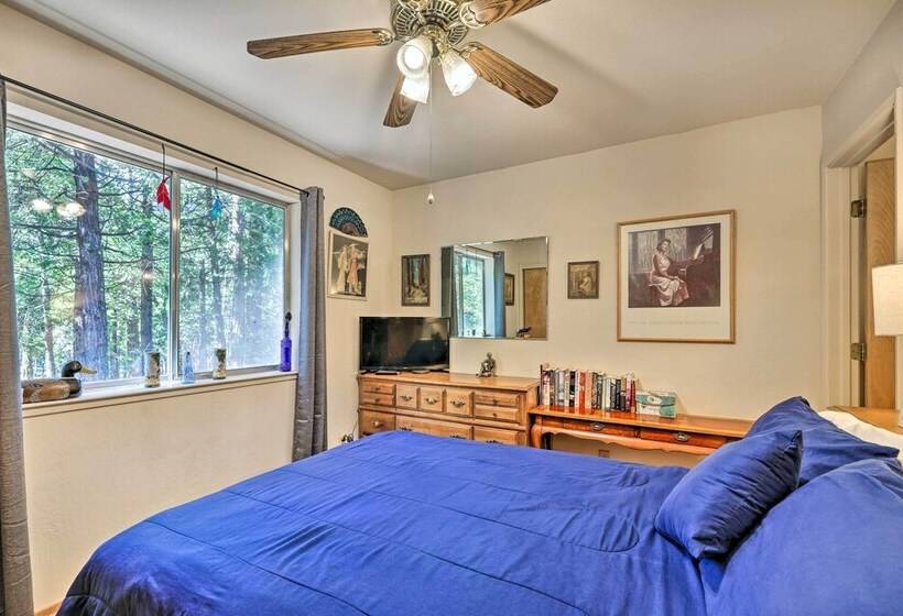 Peaceful Camp Connell Cabin W/ Community Pool