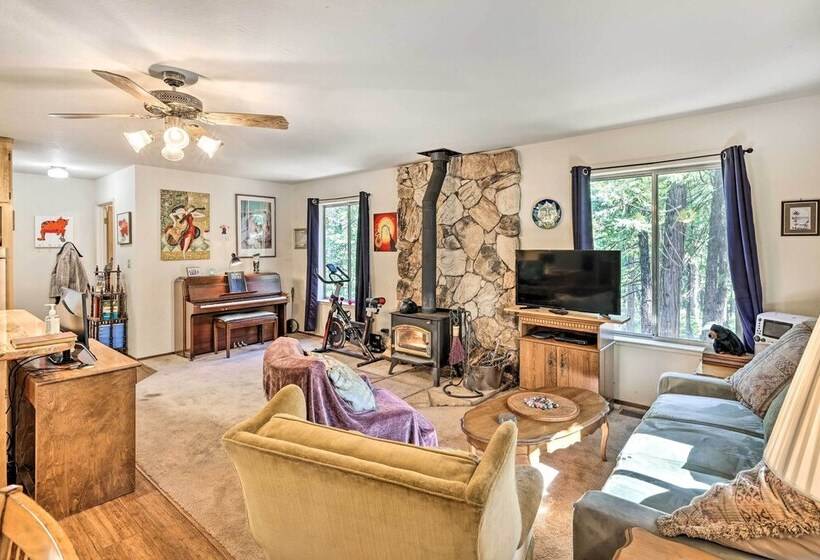 Peaceful Camp Connell Cabin W/ Community Pool