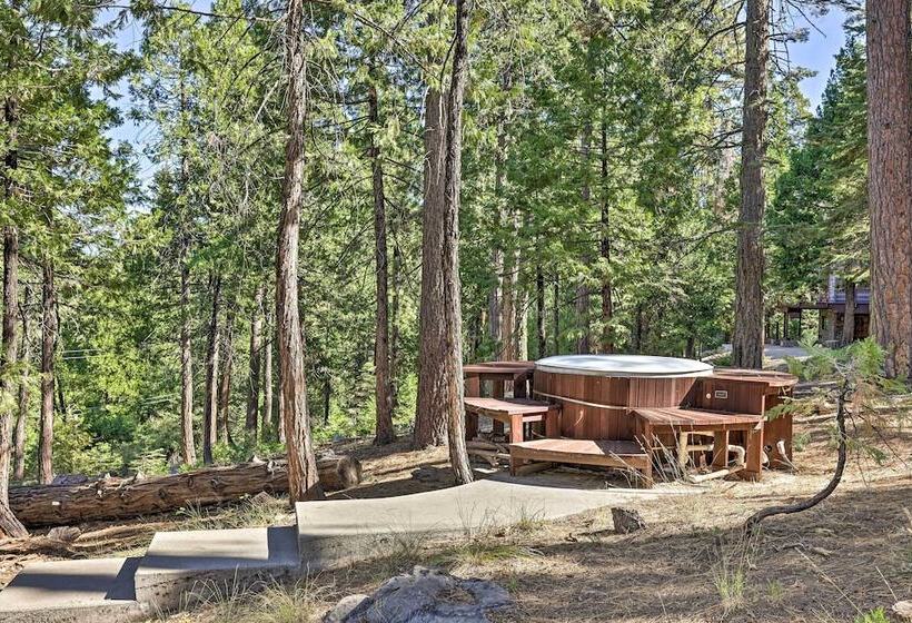 Peaceful Camp Connell Cabin W/ Community Pool