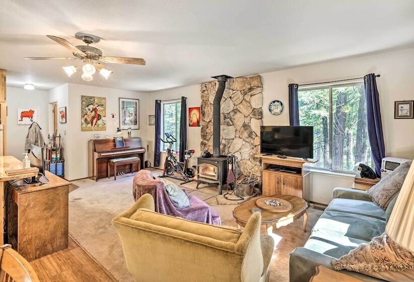 Peaceful Camp Connell Cabin W/ Community Pool