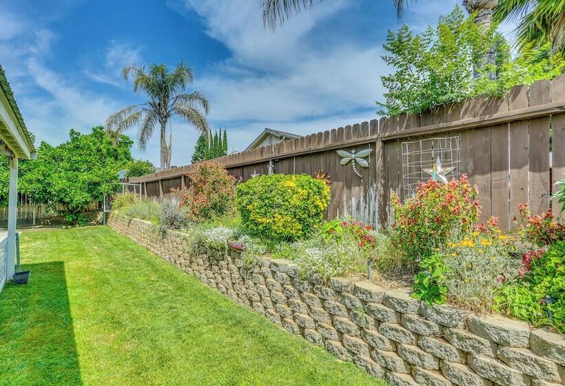 Peaceful Fresno Home, Near Popular Wineries!