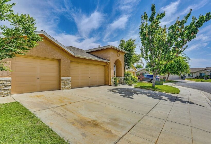 Peaceful Fresno Home, Near Popular Wineries!