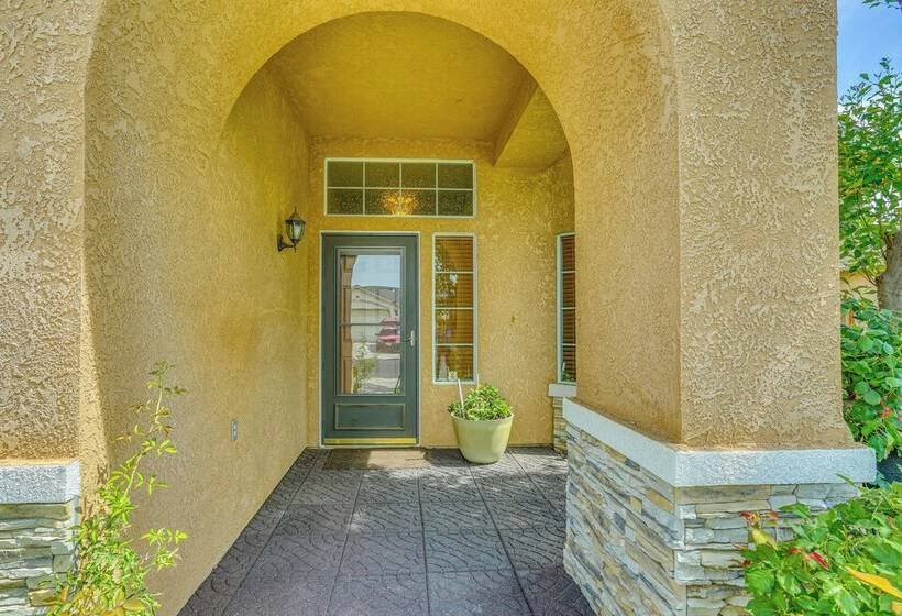 Peaceful Fresno Home, Near Popular Wineries!