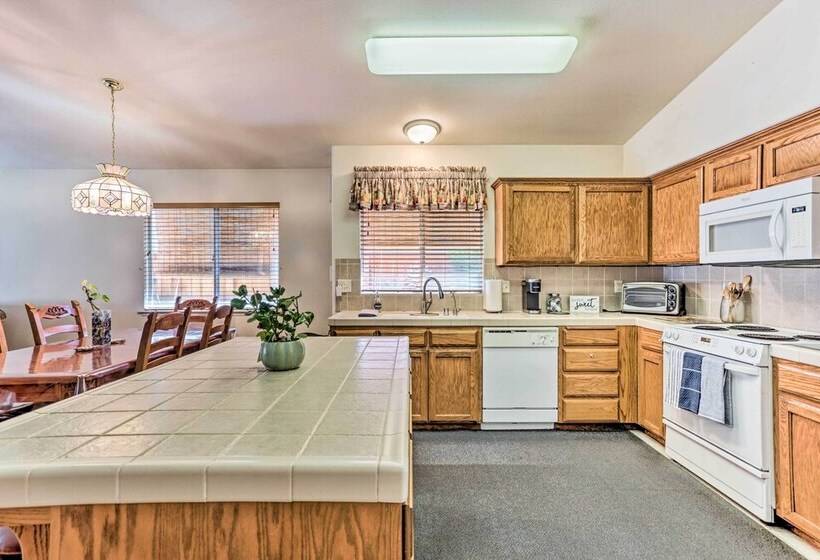 Peaceful Fresno Home, Near Popular Wineries!