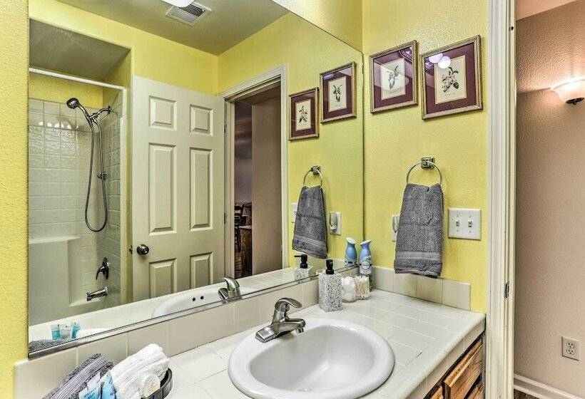 Peaceful Fresno Home, Near Popular Wineries!