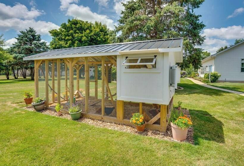 Peaceful Harvard Vacation Rental: 3 Mi To Town!