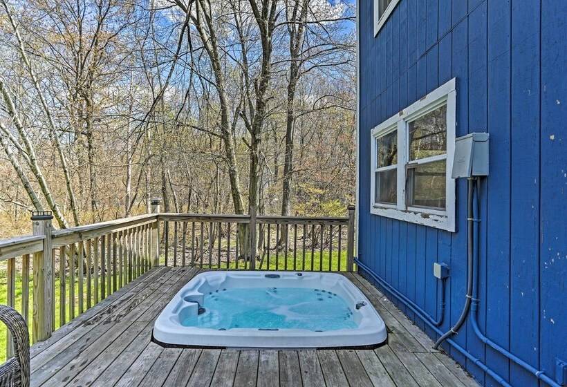 Peaceful Long Pond Home W/ Private Hot Tub!