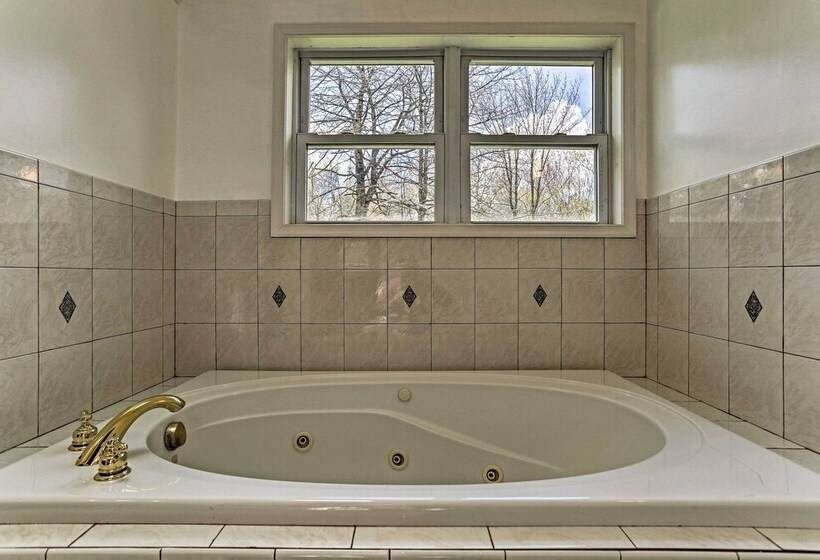 Peaceful Long Pond Home W/ Private Hot Tub!