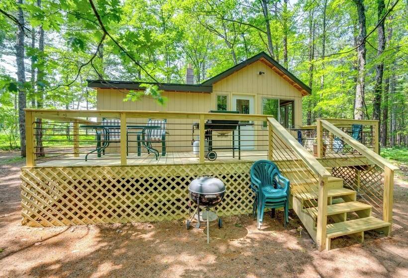 Sunroom, Deck & Grills: Marquette Cottage!