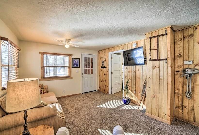 Sunroom, Deck & Grills: Marquette Cottage!