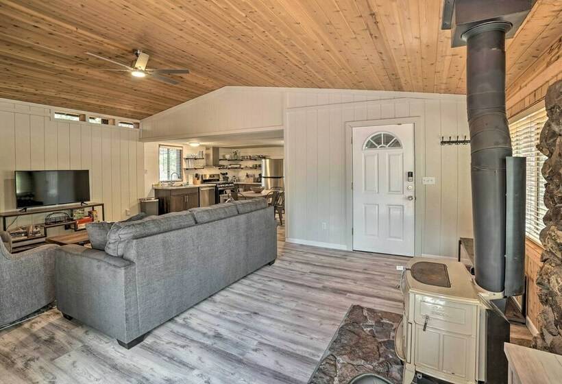 Peaceful Munds Park Cabin: 21 Mi To Flagstaff