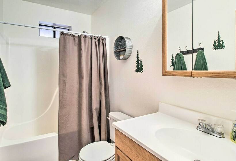 Peaceful Nutrioso Cabin Retreat W/ Mountain Views!